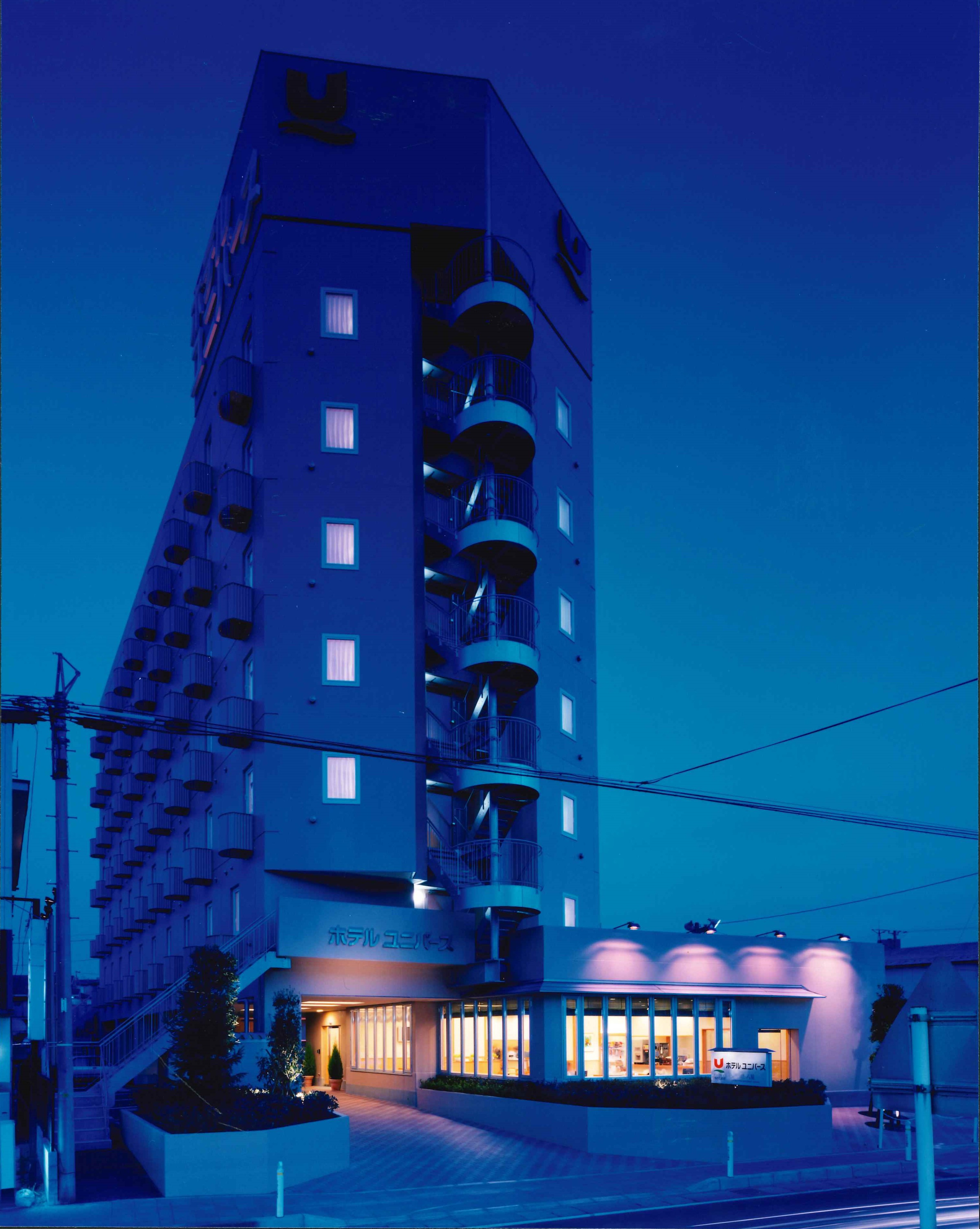 Hユニバース塩釜-①北側外観夕景.jpg